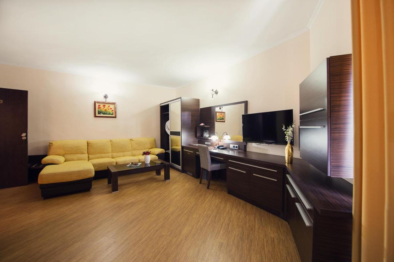 Family Hotel Hebar 巴塔克 外观 照片