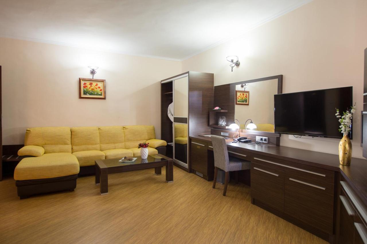Family Hotel Hebar 巴塔克 外观 照片