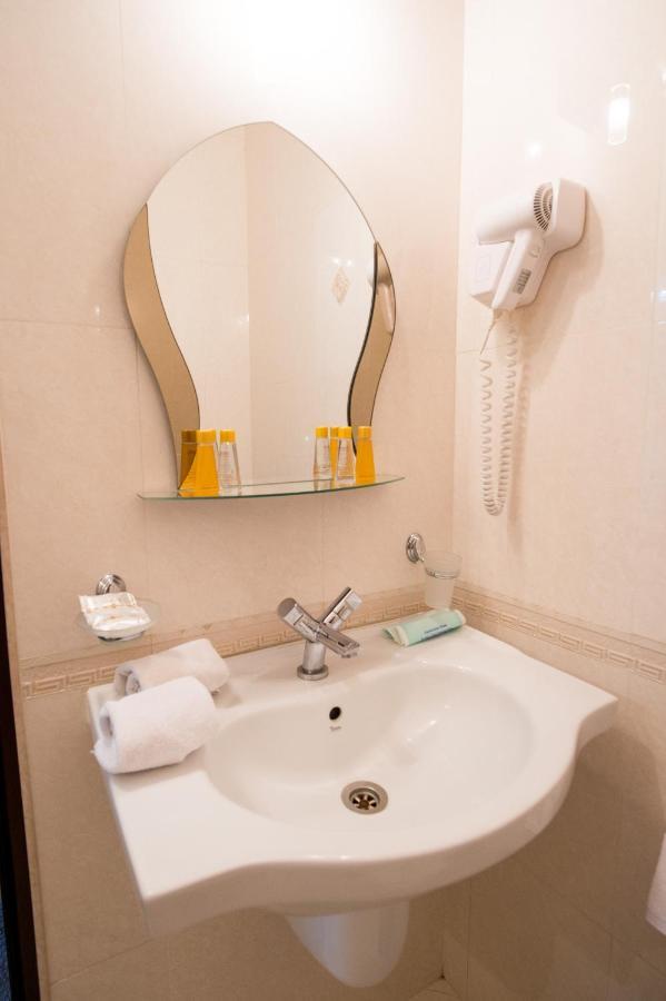 Family Hotel Hebar 巴塔克 外观 照片