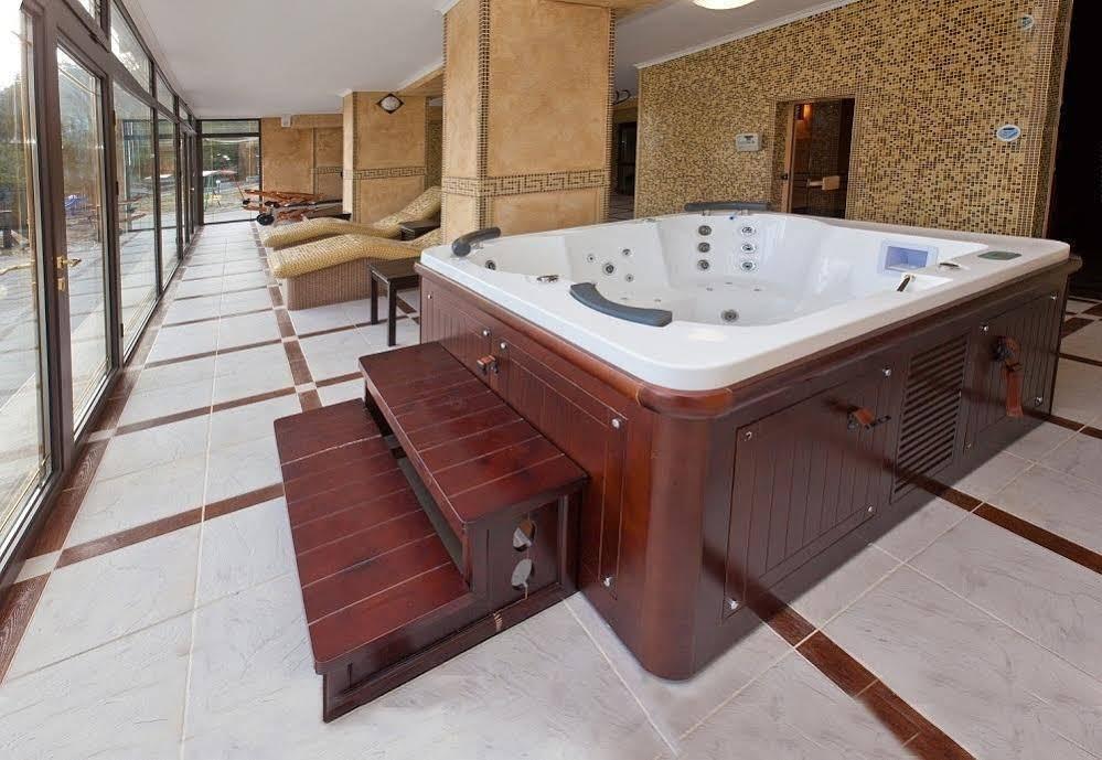 Family Hotel Hebar 巴塔克 外观 照片