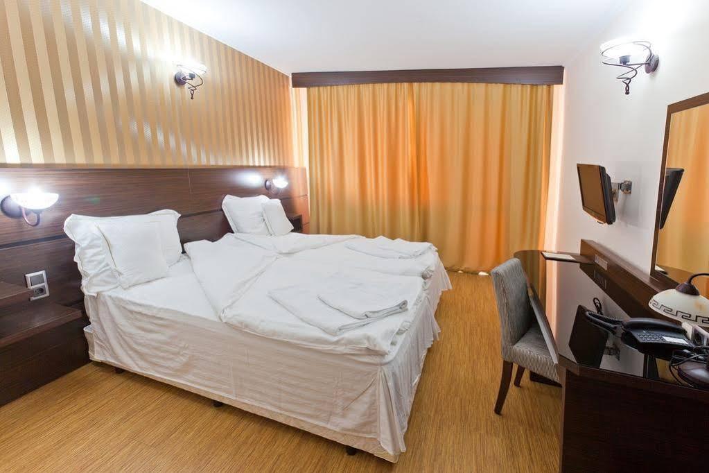 Family Hotel Hebar 巴塔克 外观 照片
