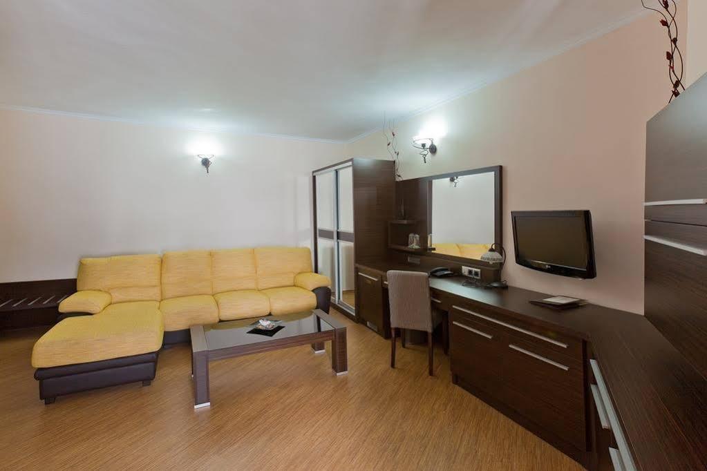 Family Hotel Hebar 巴塔克 外观 照片