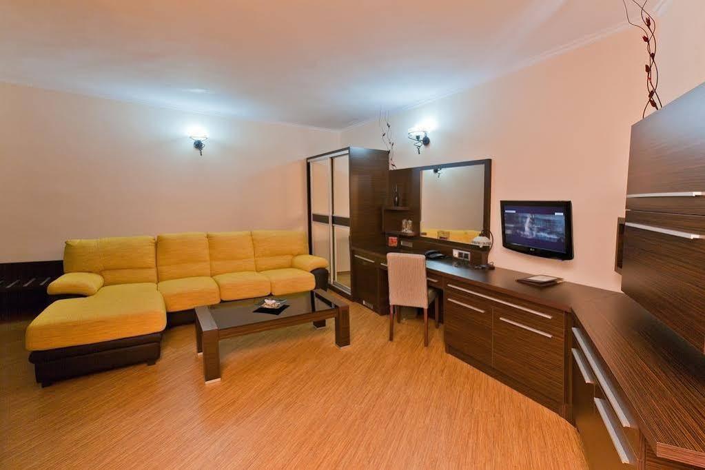 Family Hotel Hebar 巴塔克 外观 照片