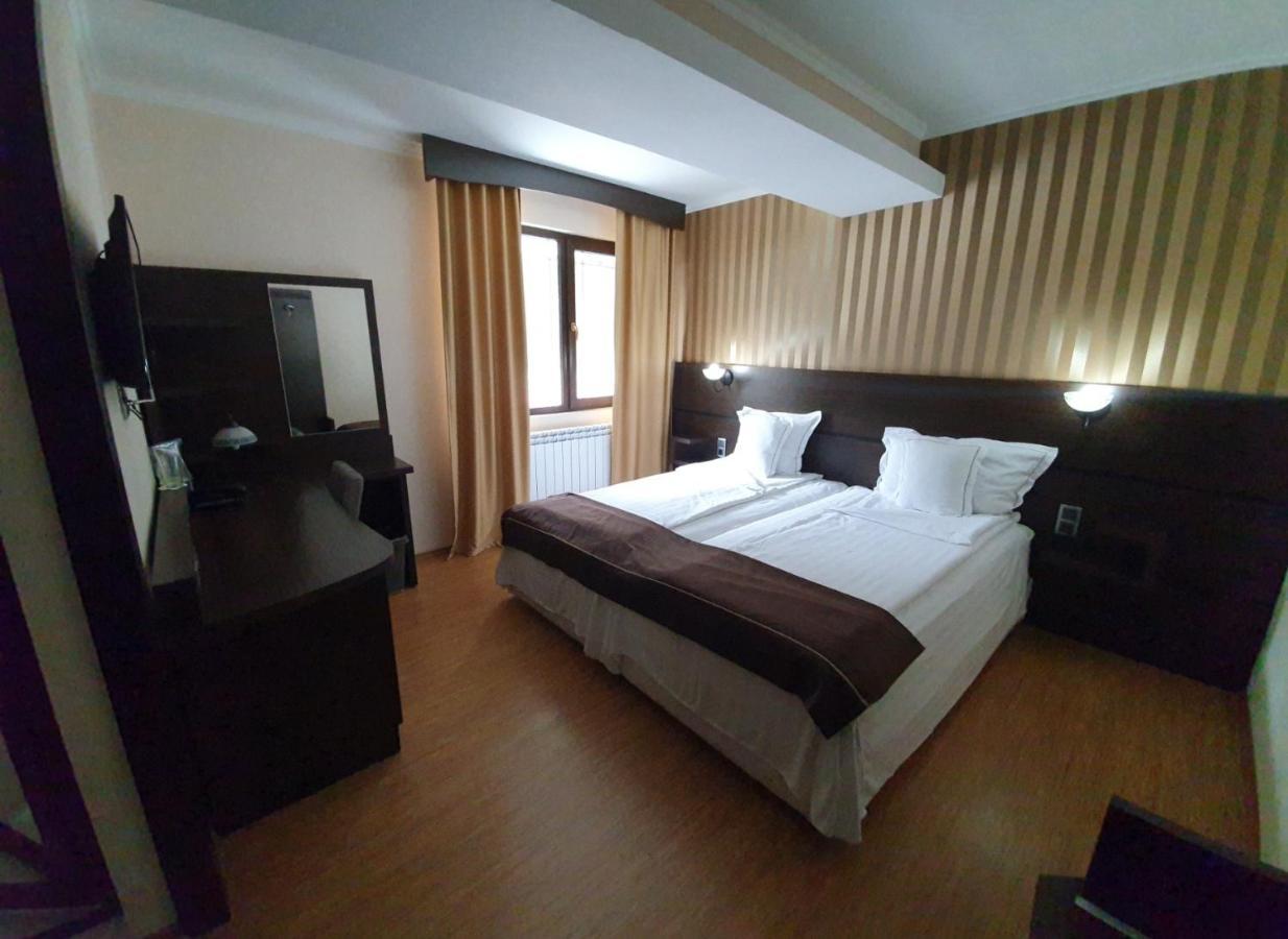Family Hotel Hebar 巴塔克 外观 照片