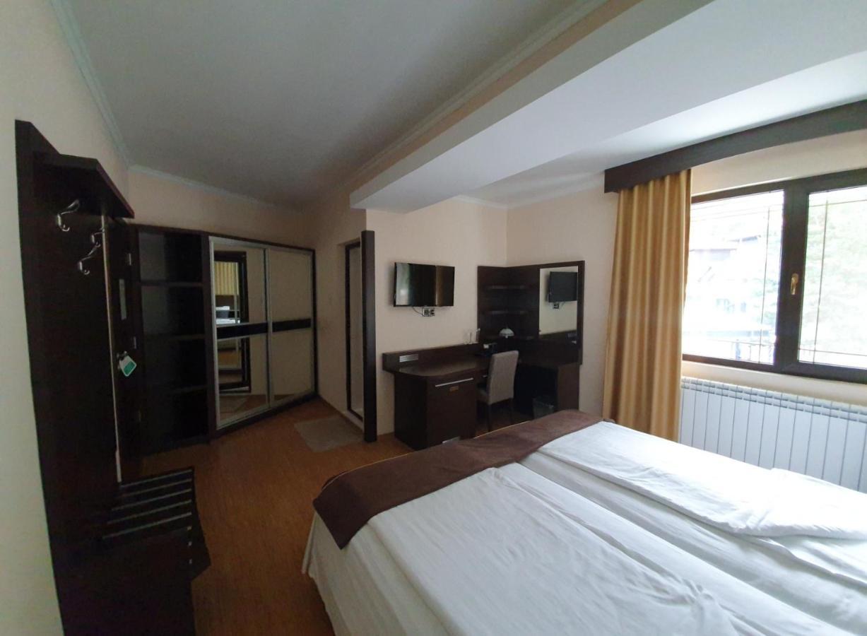 Family Hotel Hebar 巴塔克 外观 照片